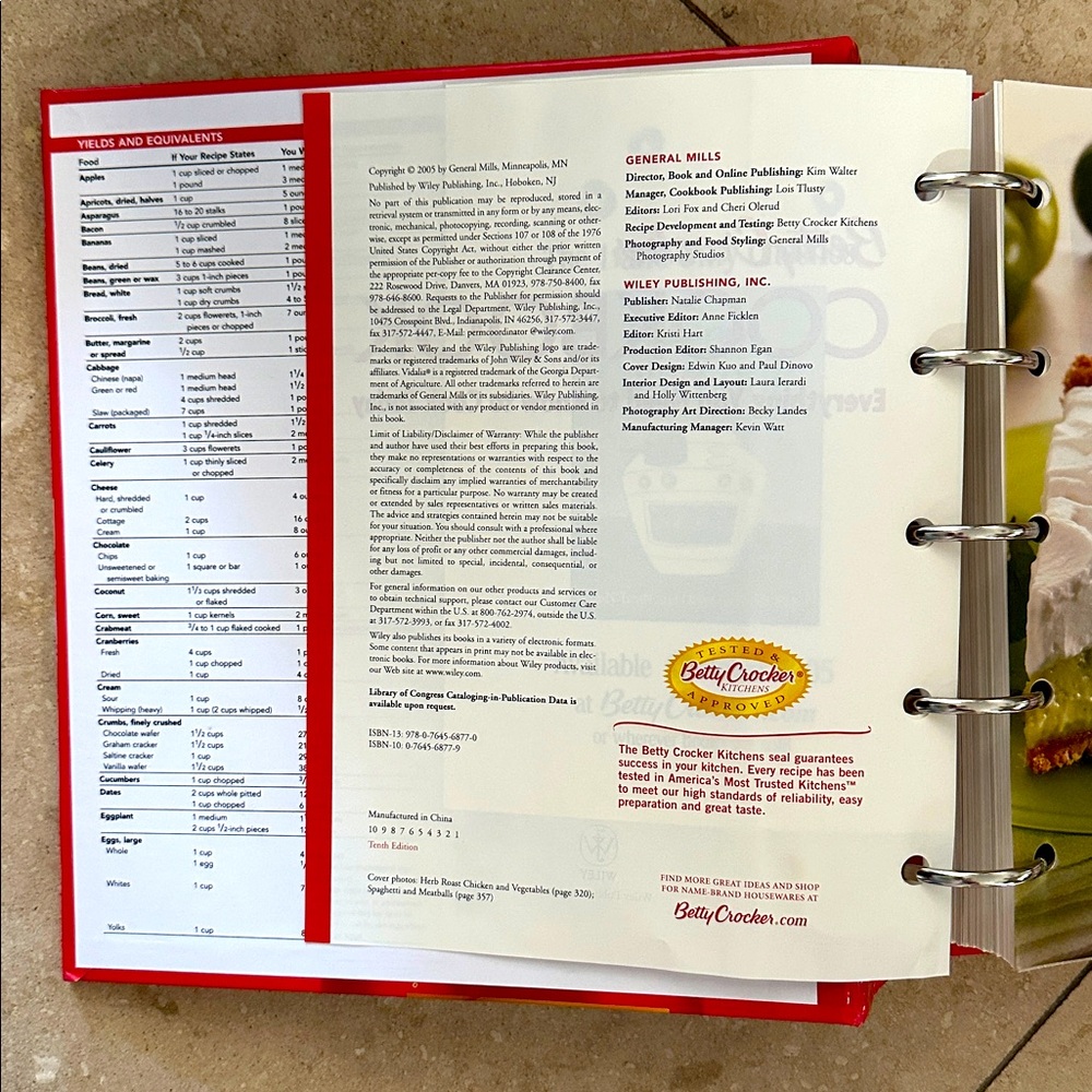 Vintage Betty Crocker Cookbook New Edition 2005 - Picture 4 of 6